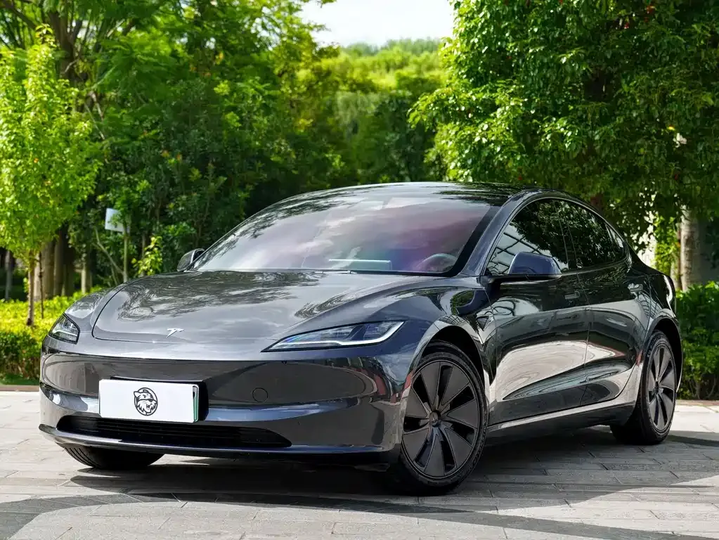 Tesla Model 3 — фото 1
