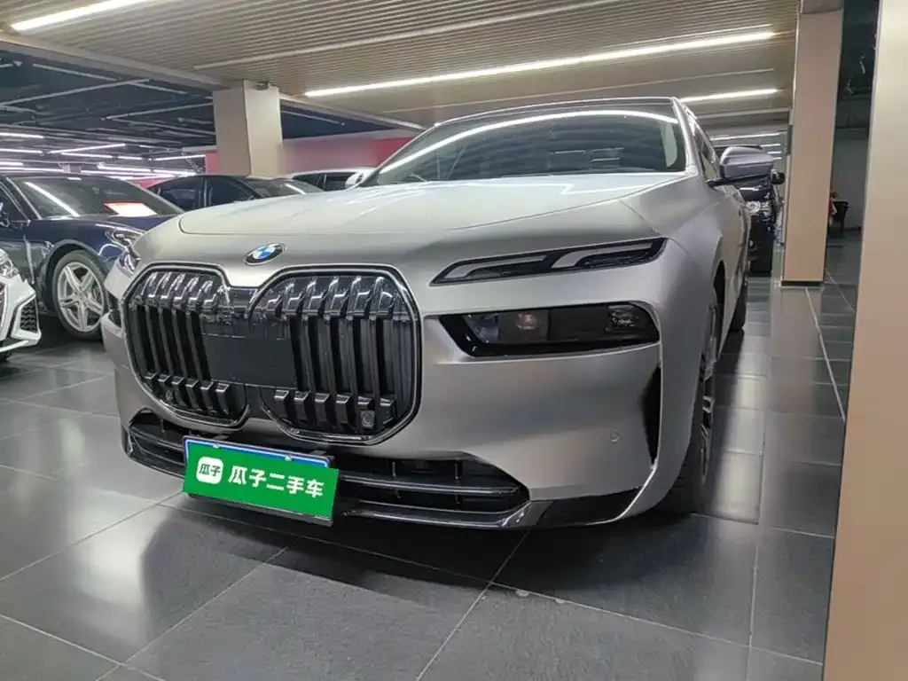 BMW 7 Series — фото 1