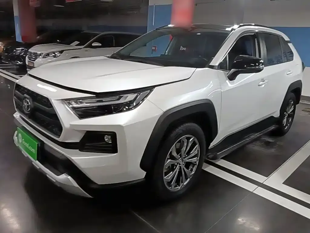Toyota RAV4 — фото 1