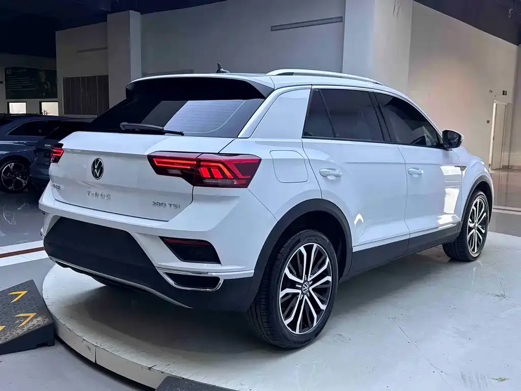 Volkswagen T-Roc — фото 7