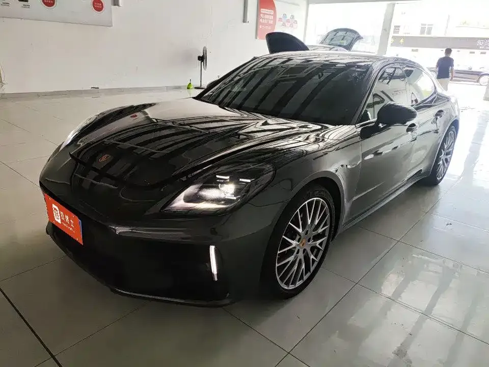 Porsche Panamera — фото 1