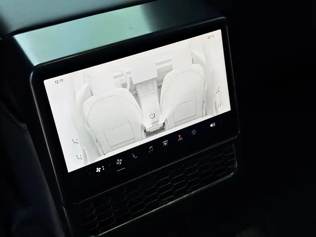 Tesla Model 3 — фото 3