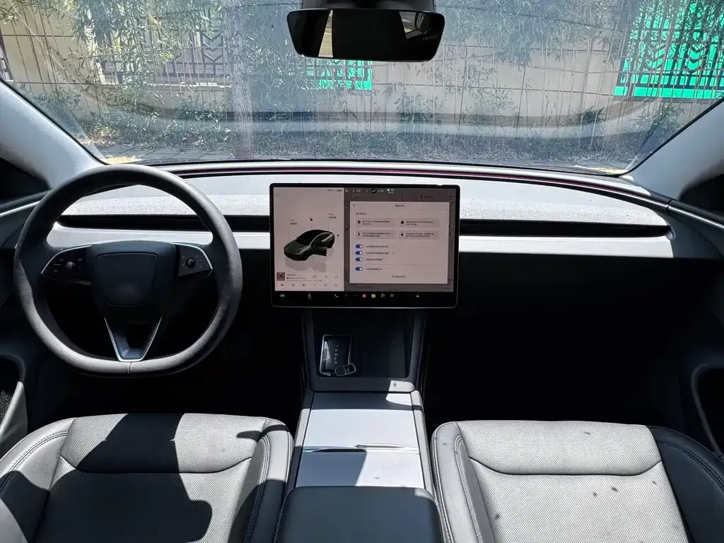 Tesla Model 3 — фото 10