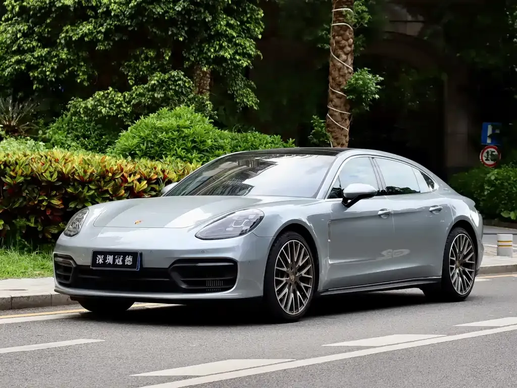 Porsche Panamera — фото 1