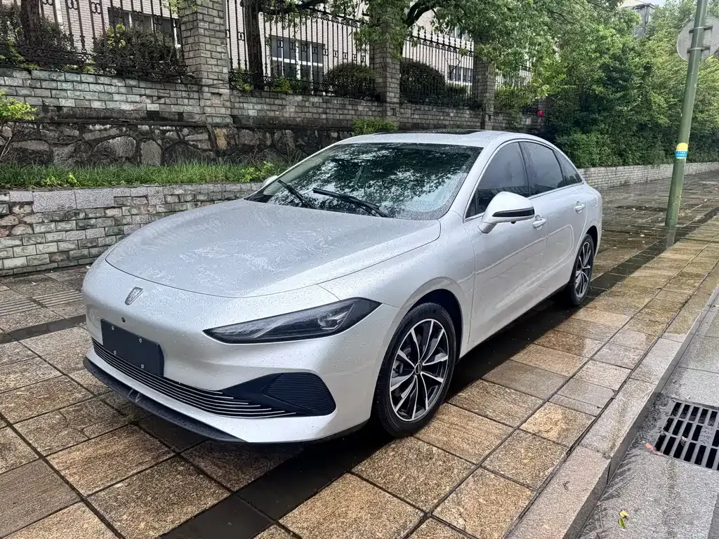 Roewe D7 — фото 1