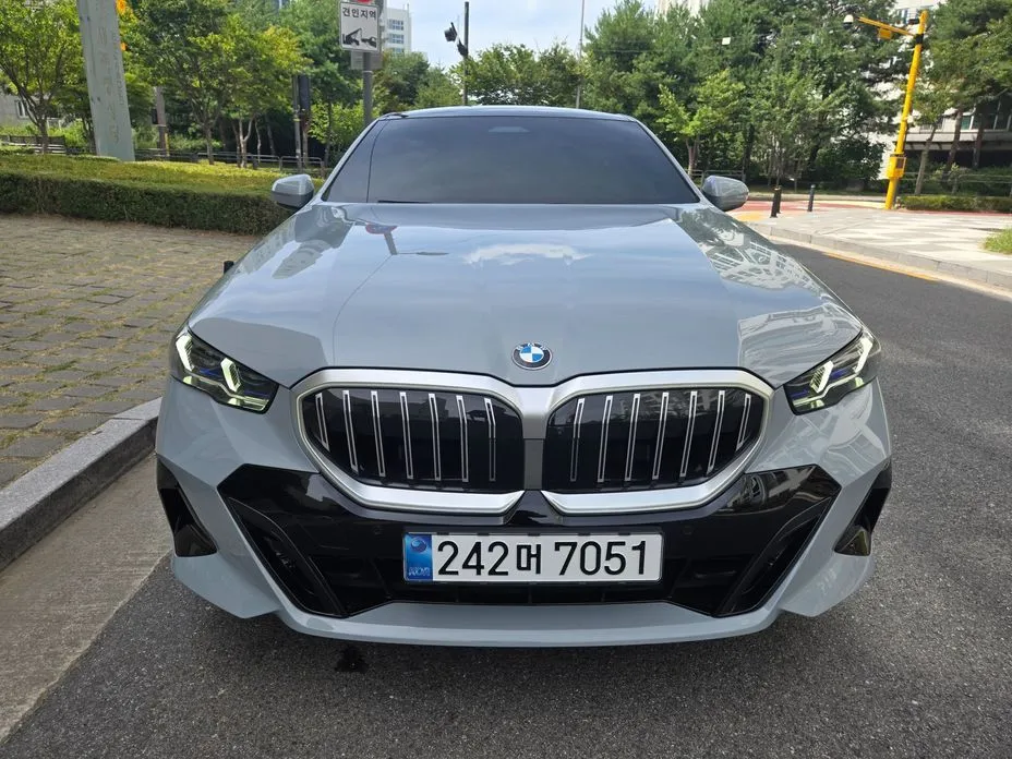 BMW 5-Series — фото 1