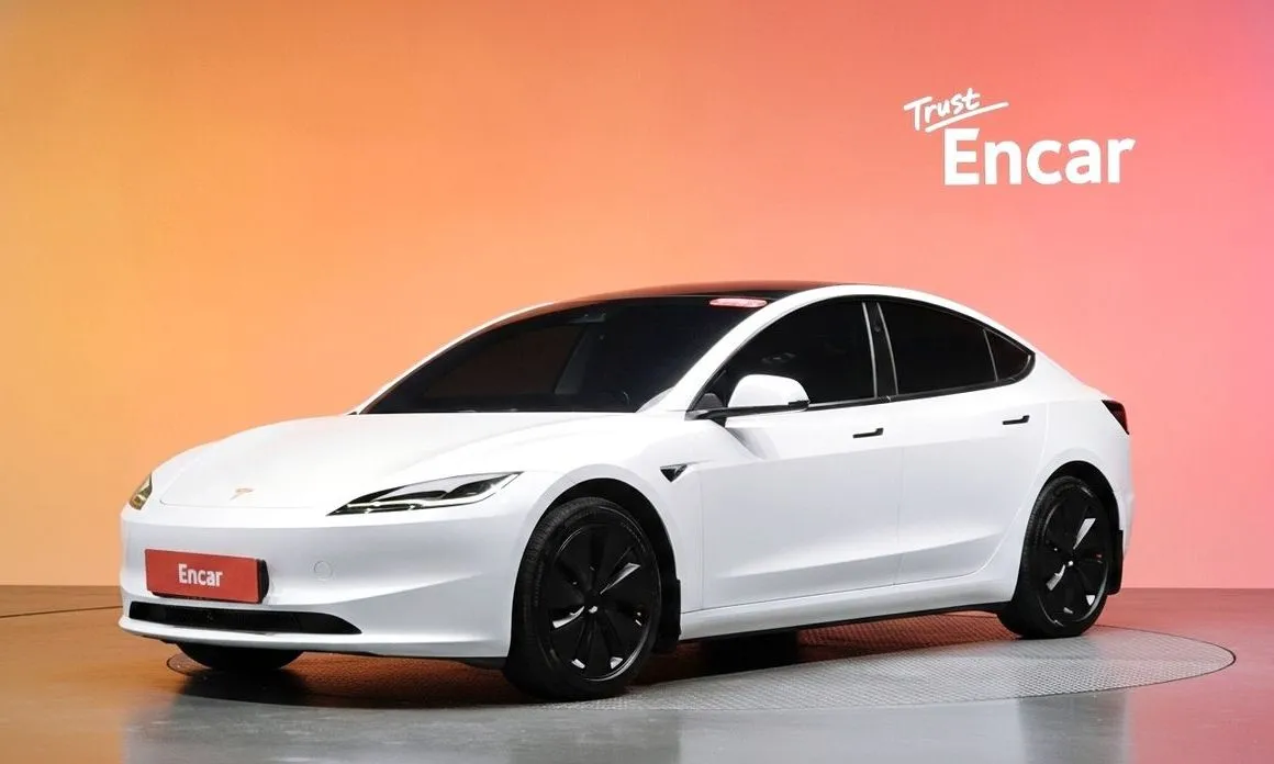 Tesla Model 3 — фото 1