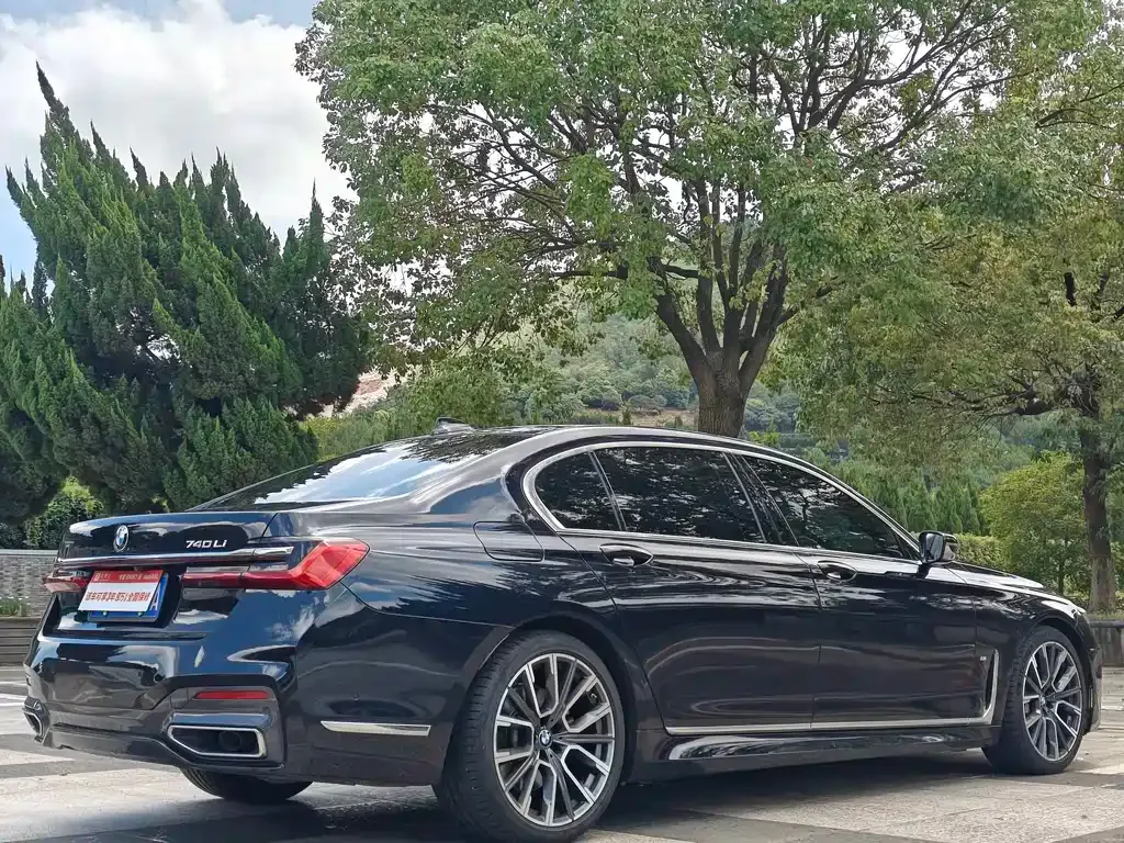 BMW 7 Series — фото 10