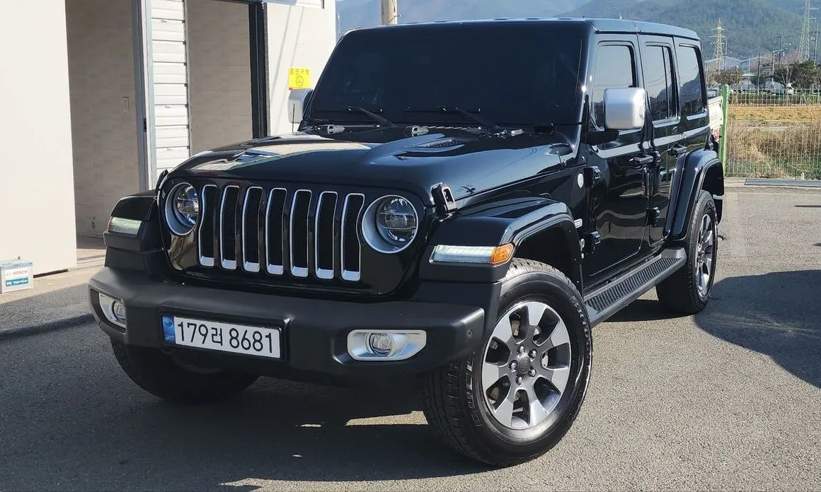 Jeep Wrangler — фото 1