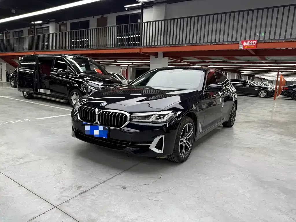 BMW 5 Series — фото 1