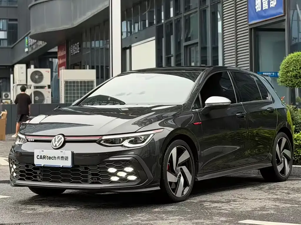Volkswagen Golf GTI — фото 1