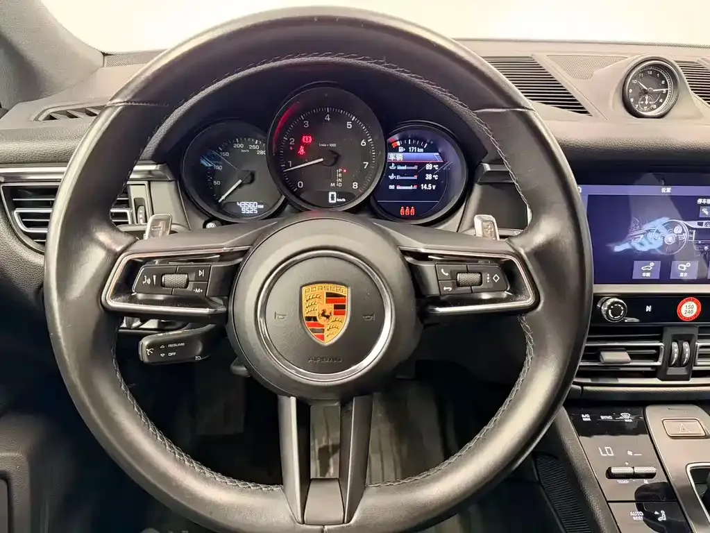Porsche Macan — фото 9