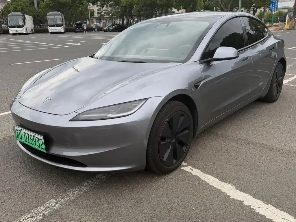 Tesla Model 3 — фото 1