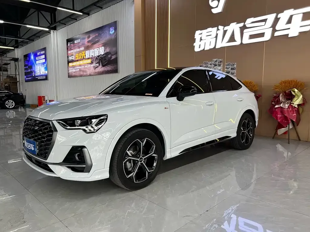 Audi Q3 Sportback — фото 1