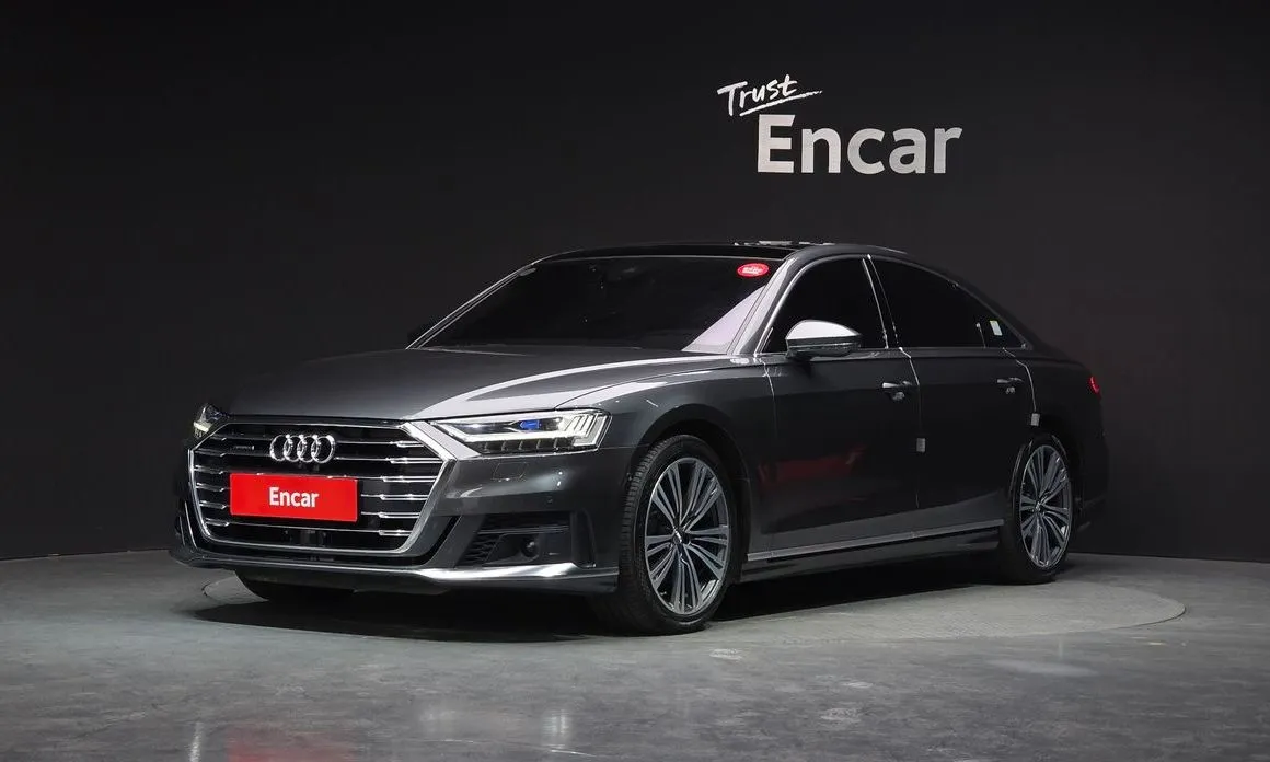 Audi A8 — фото 1