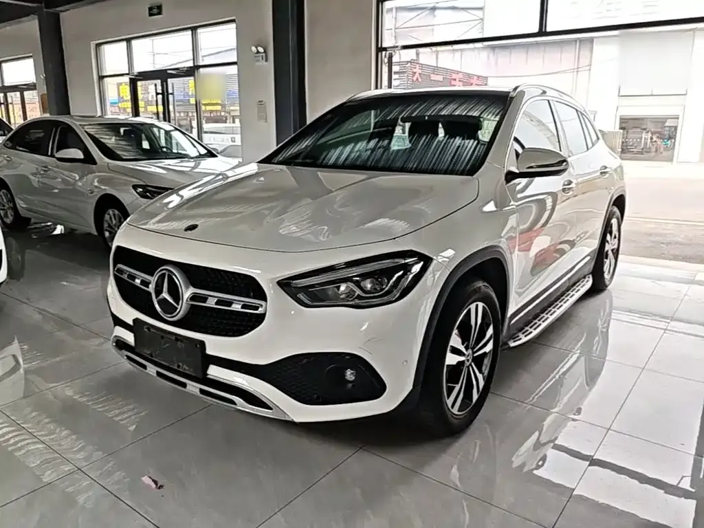 Mercedes-Benz GLA — фото 1