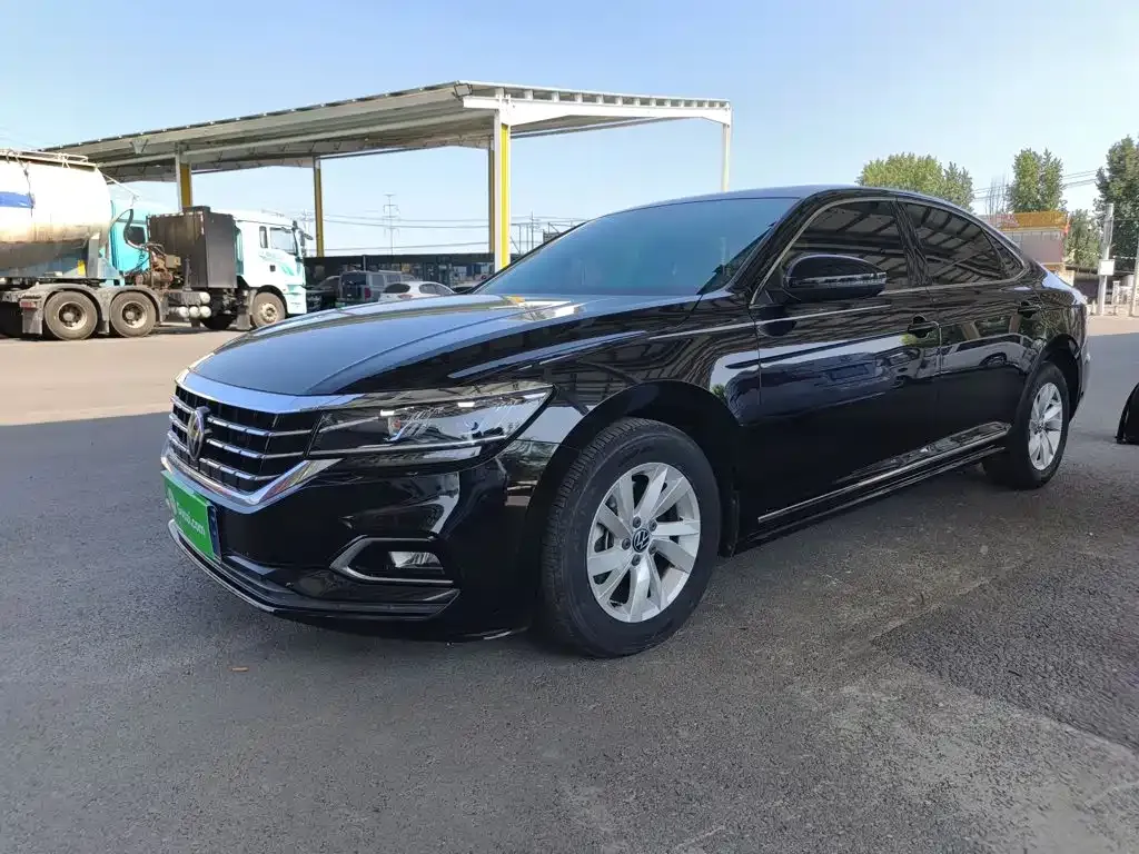 Volkswagen Passat — фото 1