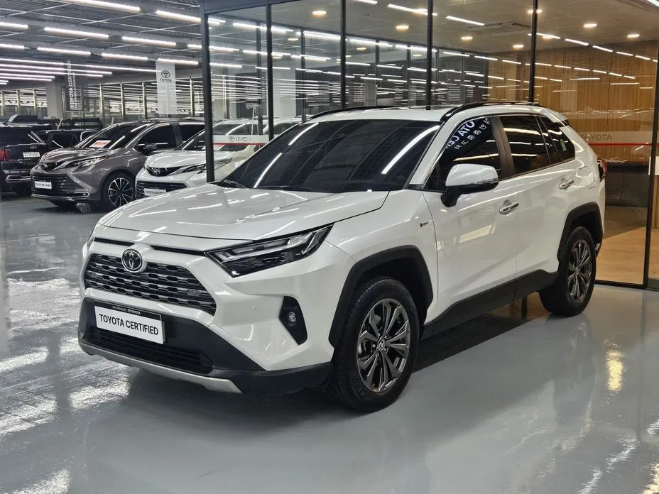 Toyota RAV4 — фото 1