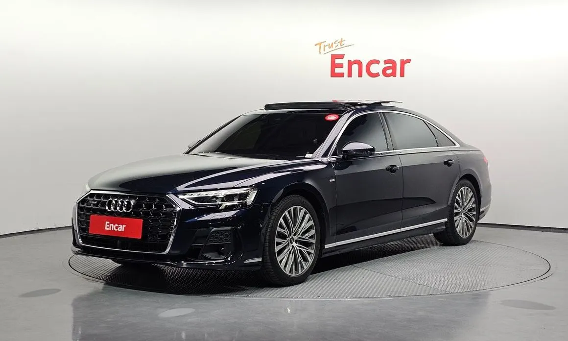 Audi A8 — фото 1