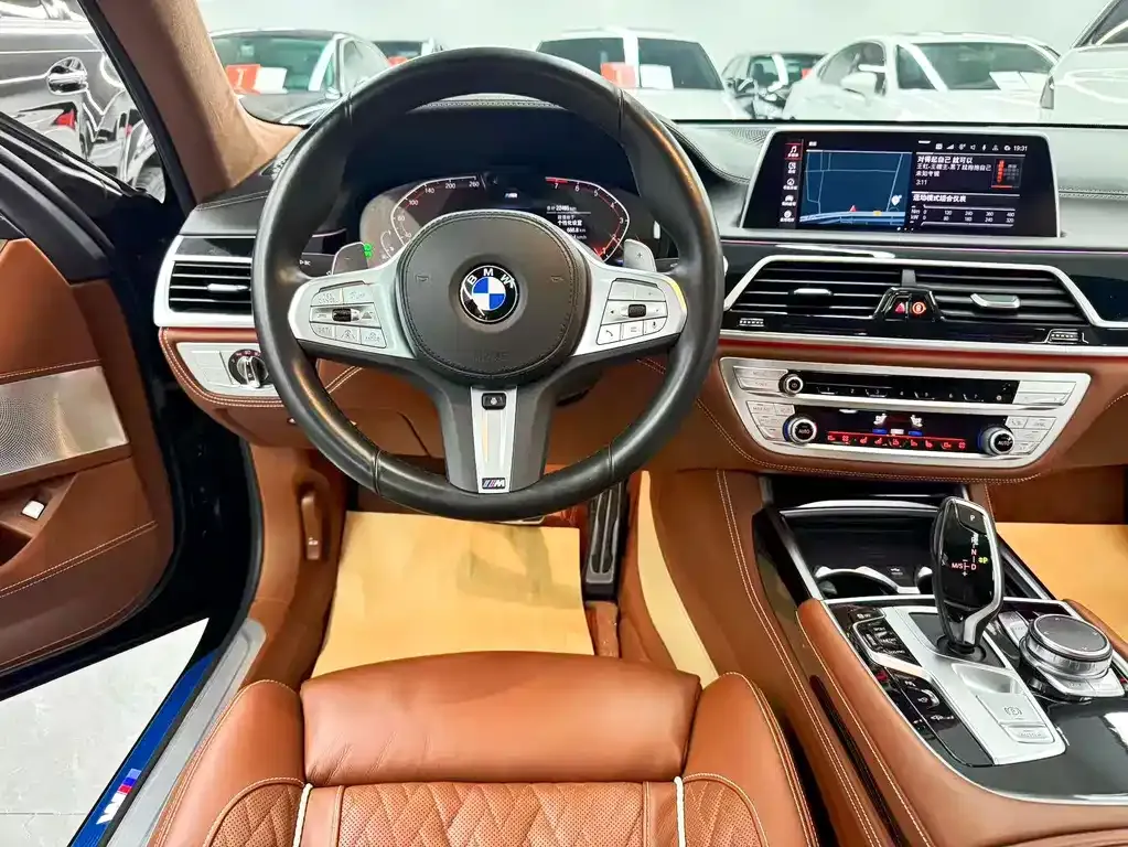 BMW 7 Series — фото 4