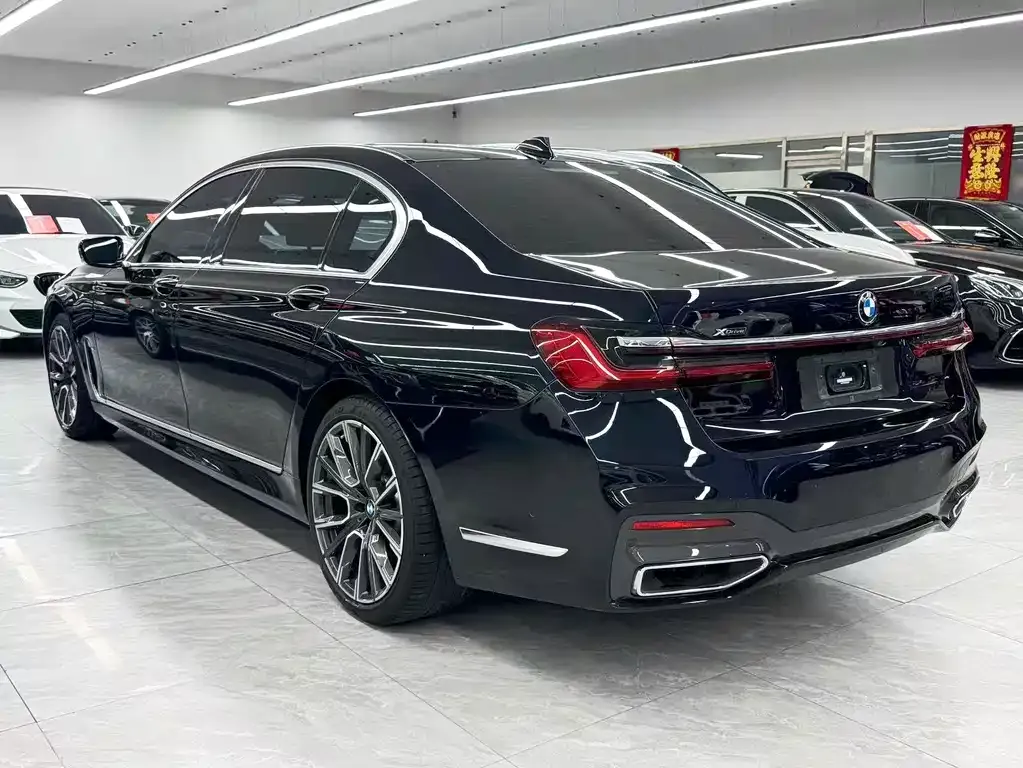 BMW 7 Series — фото 9