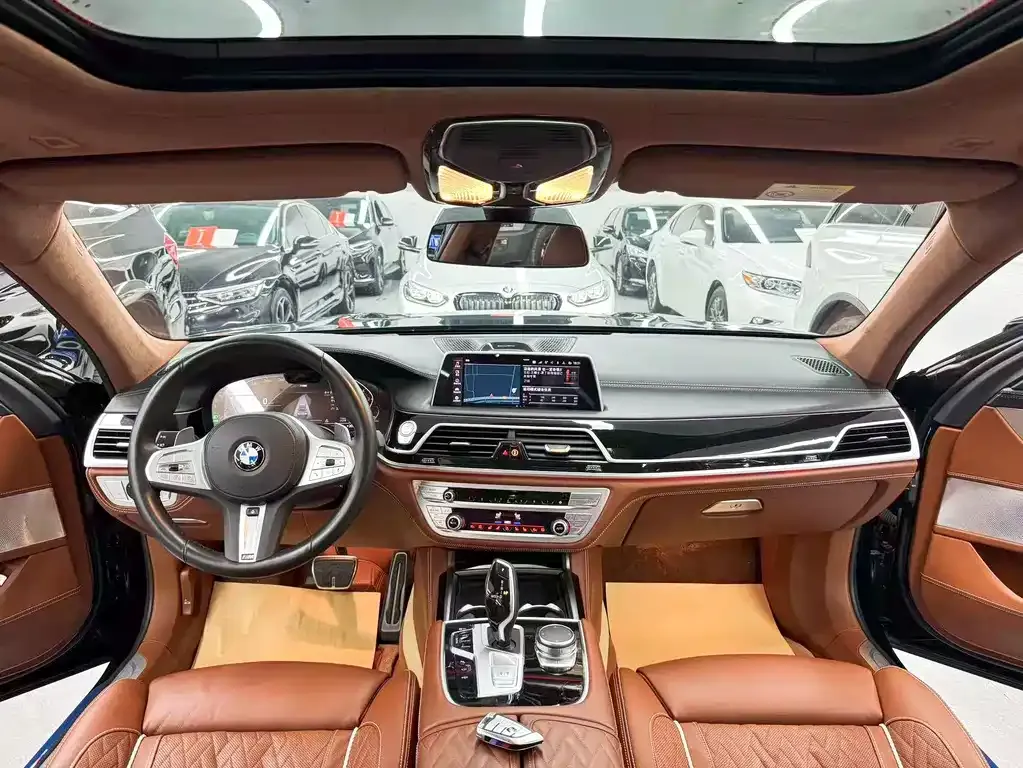 BMW 7 Series — фото 10