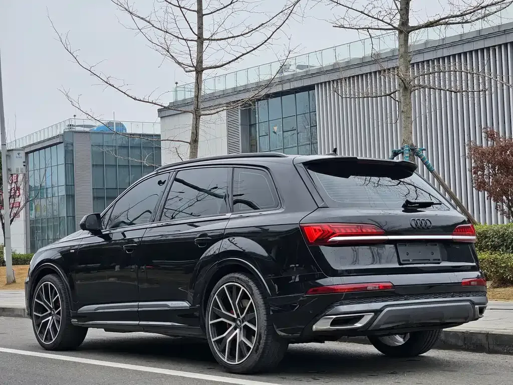 Audi Q7 — фото 7