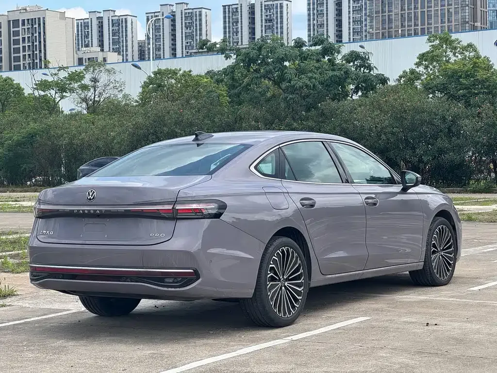 Volkswagen Passat — фото 6