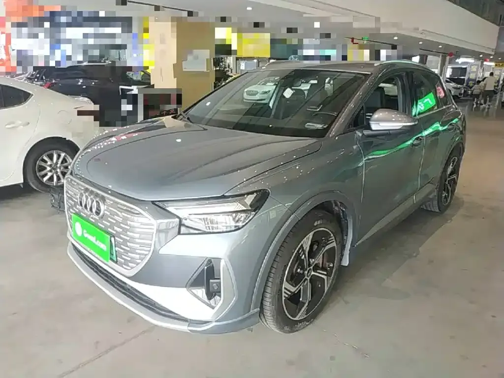 Audi Q4 e-tron — фото 1