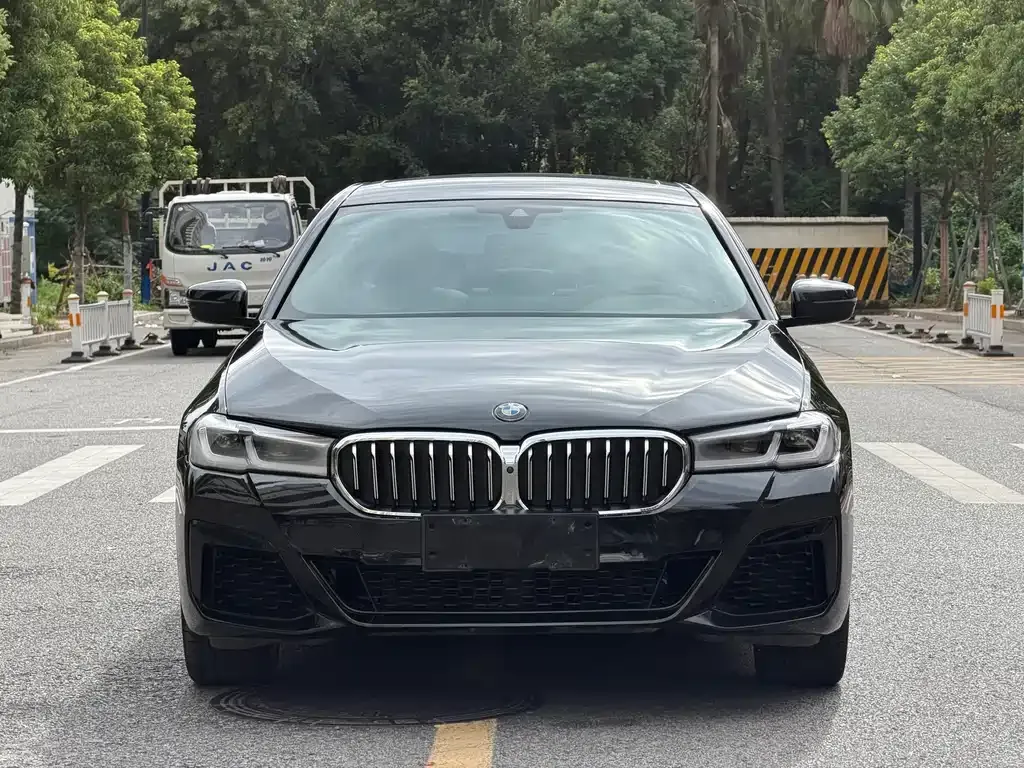 BMW 5 Series — фото 4