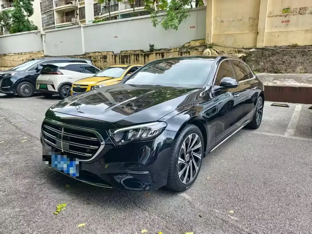 Mercedes-Benz E-Class — фото 1