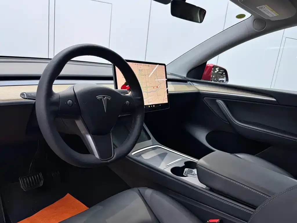 Tesla Model Y — фото 2