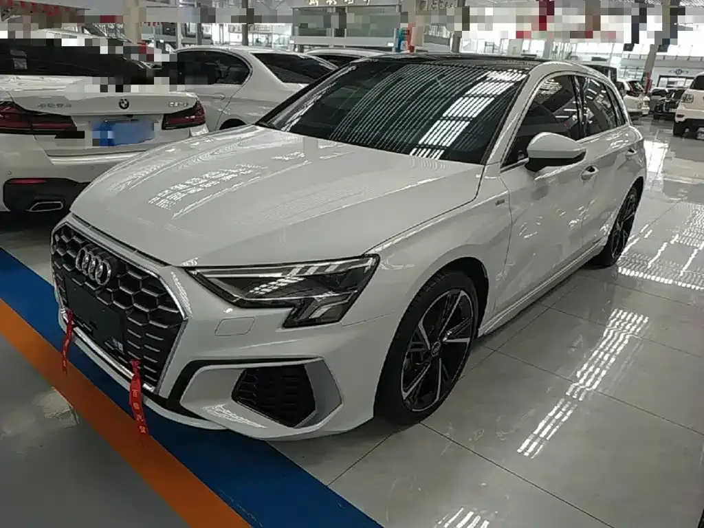 Audi A3 — фото 1