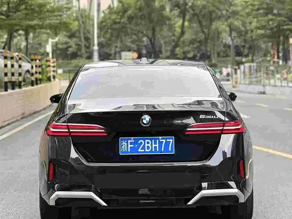 BMW 5 Series — фото 4
