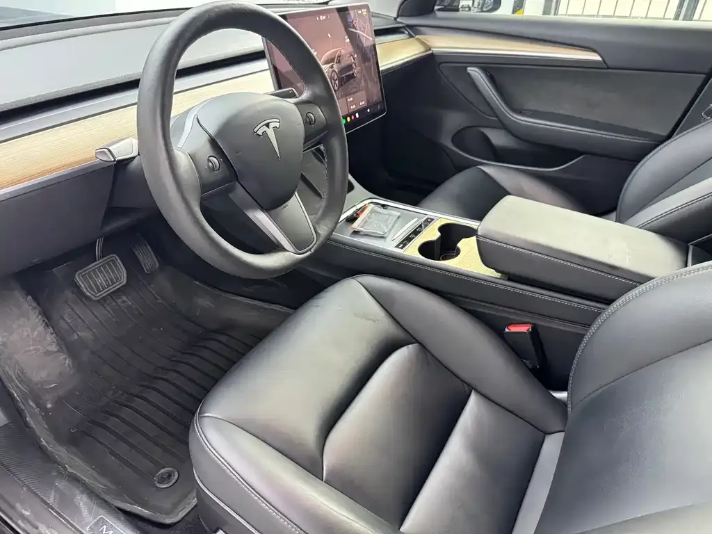 Tesla Model 3 — фото 4