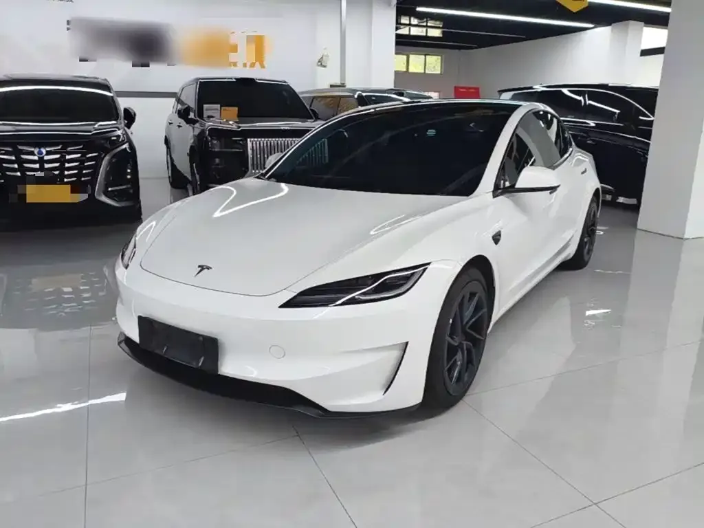 Tesla Model 3 — фото 1