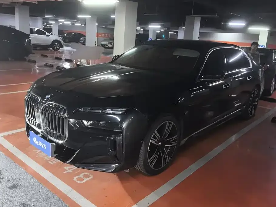BMW 7 Series — фото 1