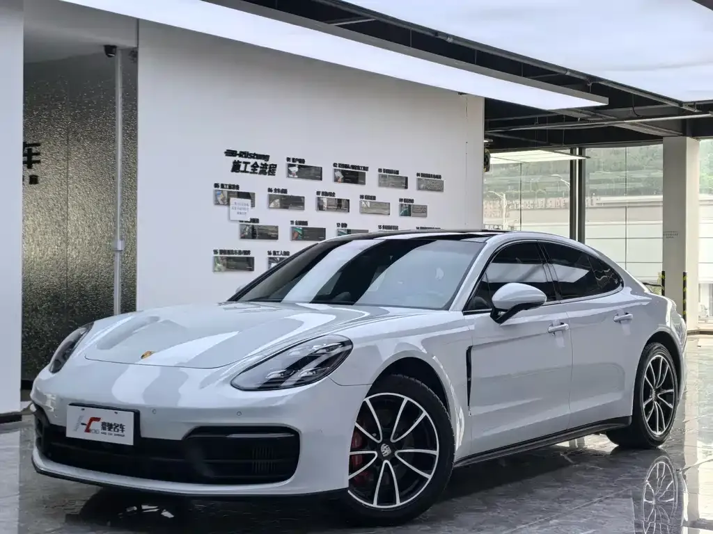 Porsche Panamera — фото 1
