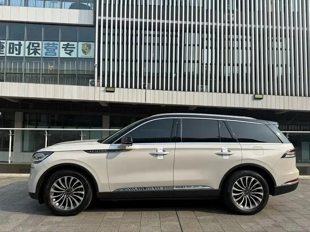 Lincoln Aviator — фото 6
