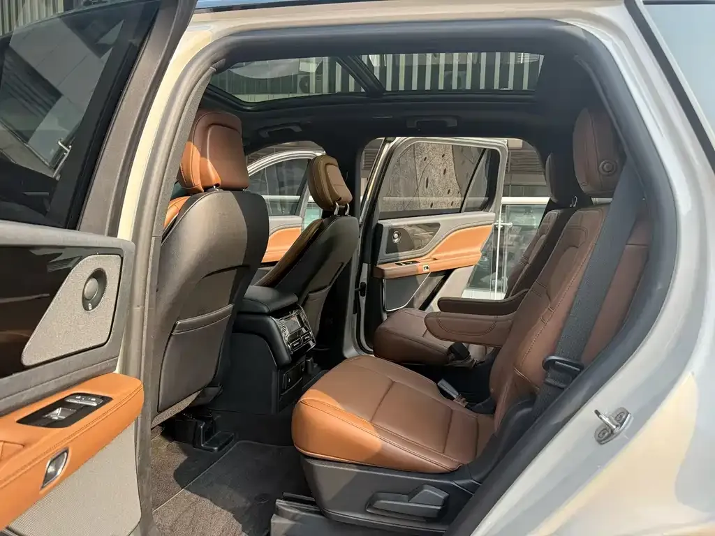 Lincoln Aviator — фото 9