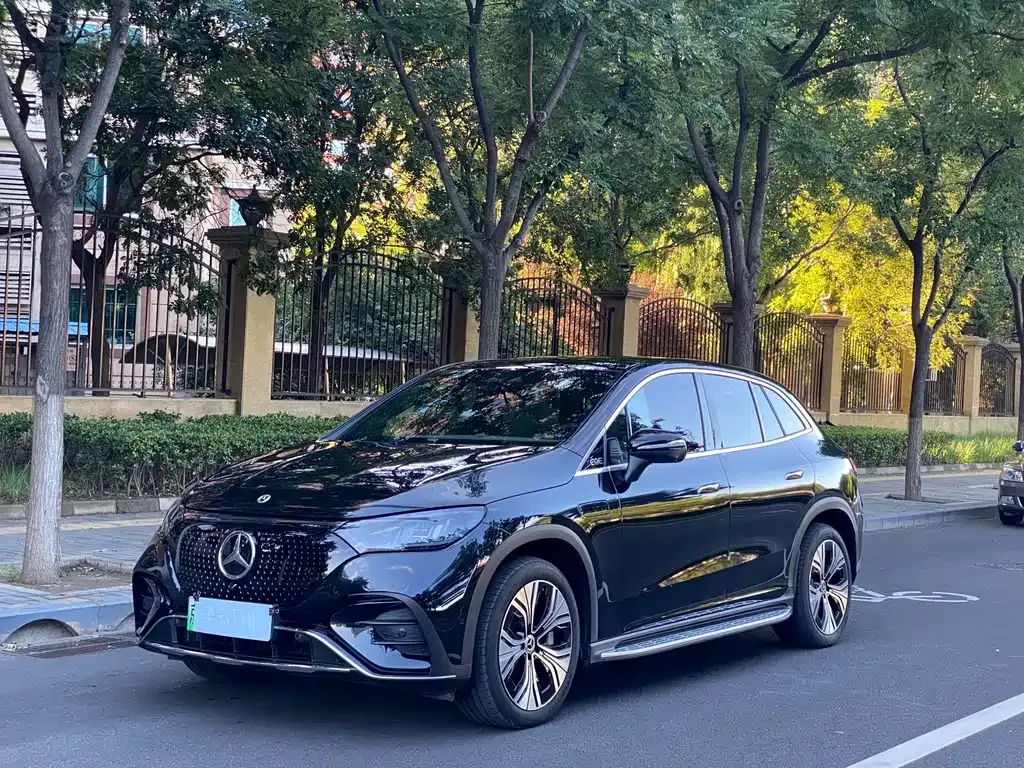 Mercedes-Benz EQE SUV — фото 1