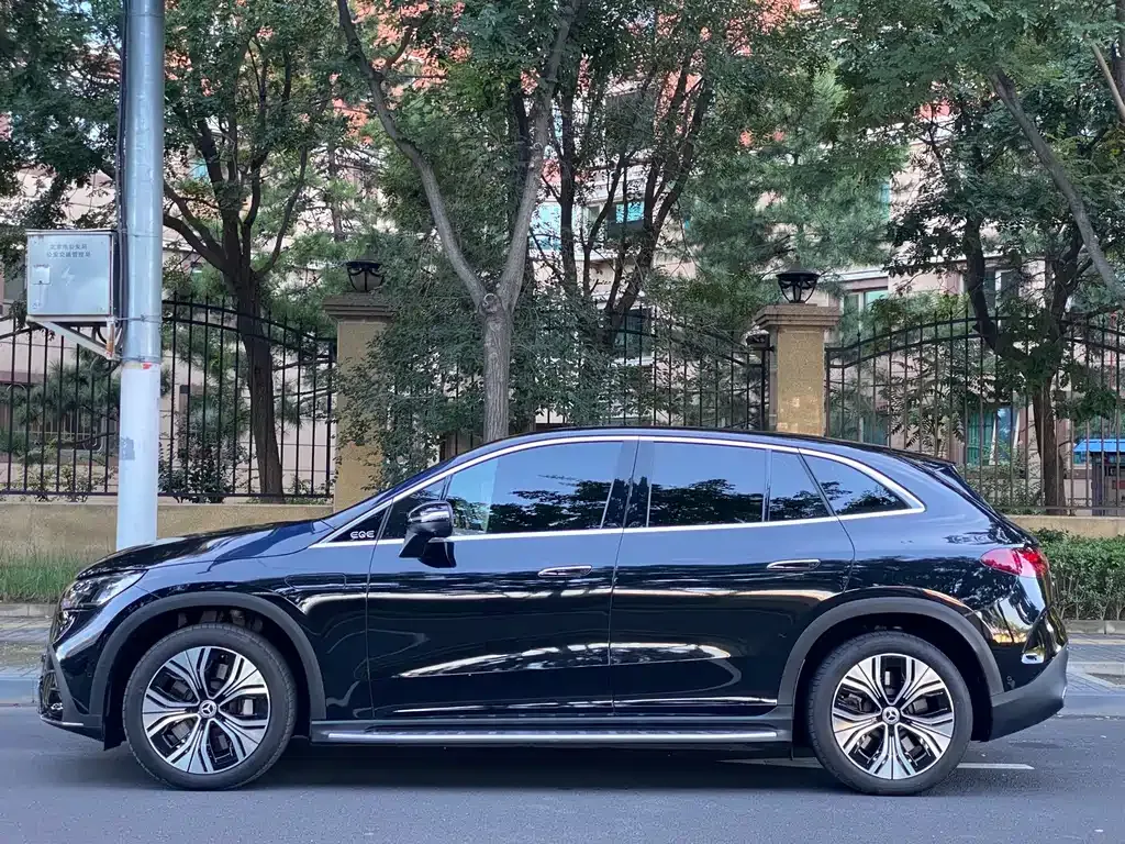 Mercedes-Benz EQE SUV — фото 8