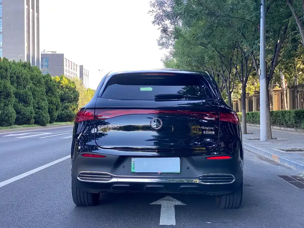 Mercedes-Benz EQE SUV — фото 3