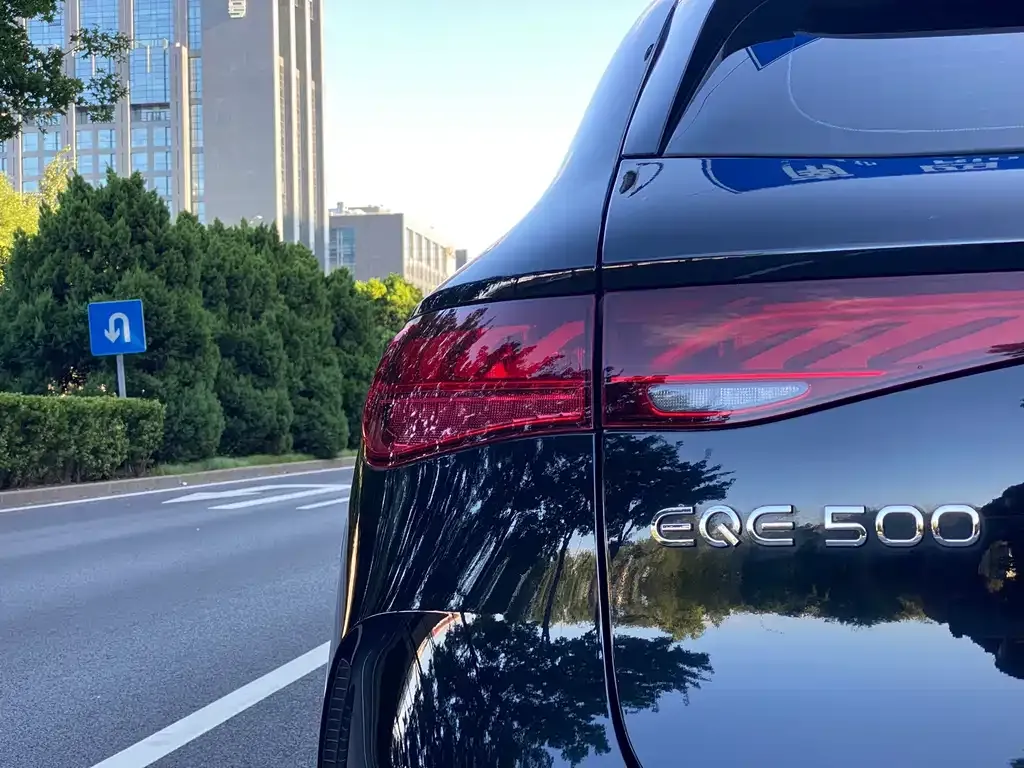Mercedes-Benz EQE SUV — фото 4