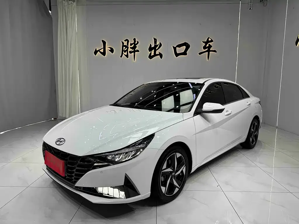 Hyundai Elantra — фото 1