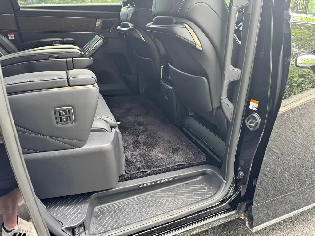 Toyota Vellfire — фото 6