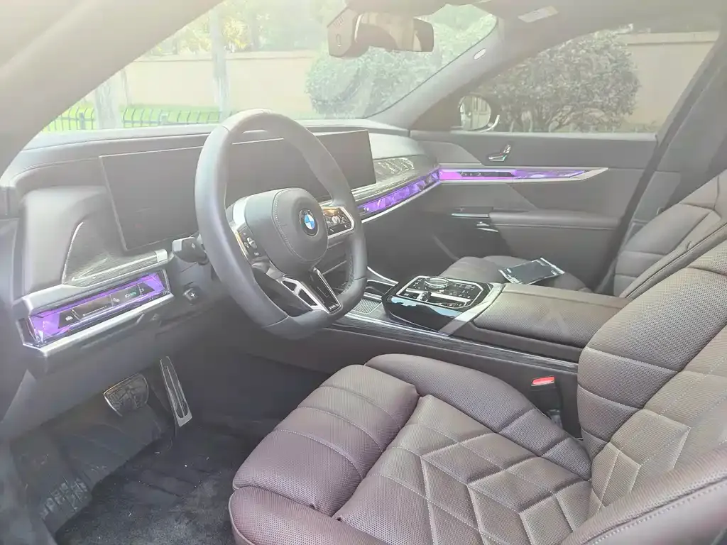 BMW 7 Series — фото 4
