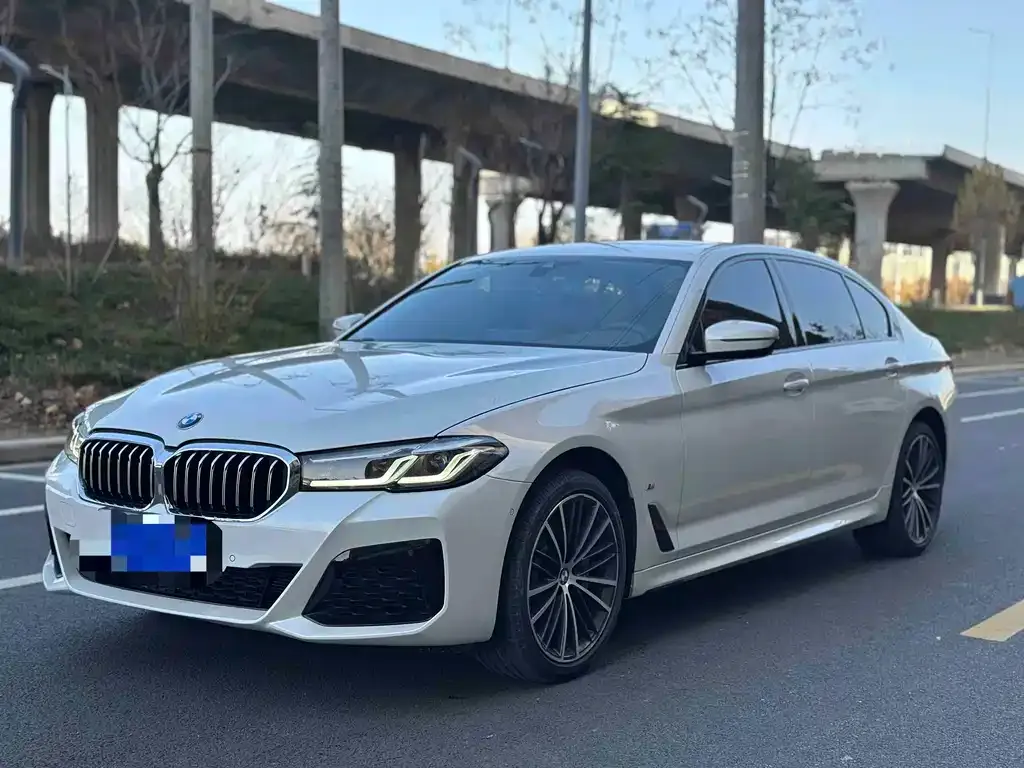 BMW 5 Series — фото 1