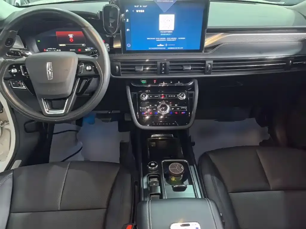 Lincoln Corsair Hybrid — фото 2