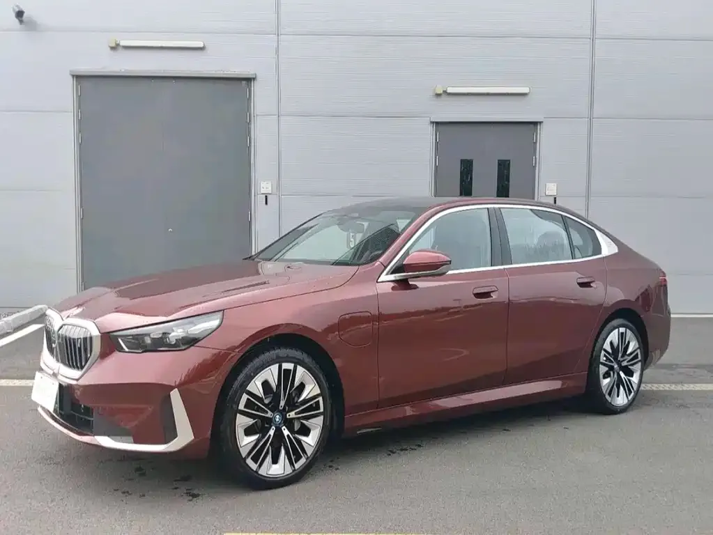 BMW i5 — фото 1